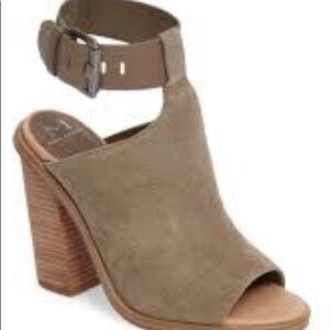 MARC FISHER Sz 10  Vashi Peep Toe Suede Stacked 4.5” Heel Booties